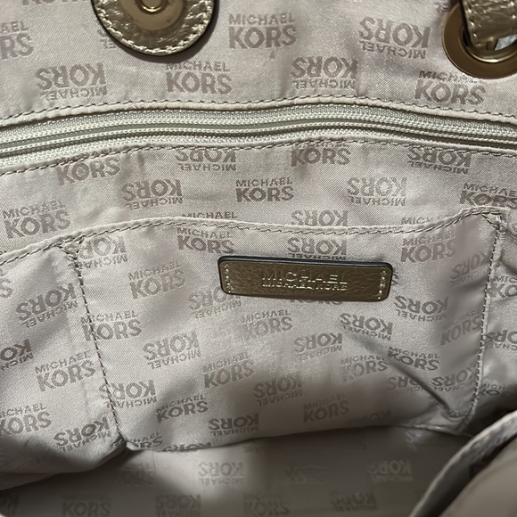 MK Purse - Picture 4 of 4